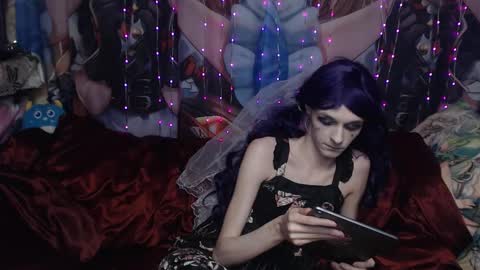 Snapshot of iselestias chatting on 10.31.25 Sele online show from 10.31.25