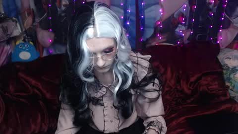 Snapshot of iselestias chatting on 11.11.25 Sele online show from 11.11.25