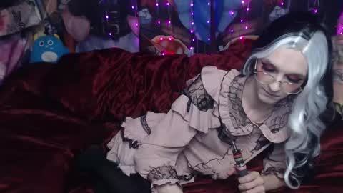 Snapshot of iselestias chatting on 11.14.25 Sele online show from 11.14.25