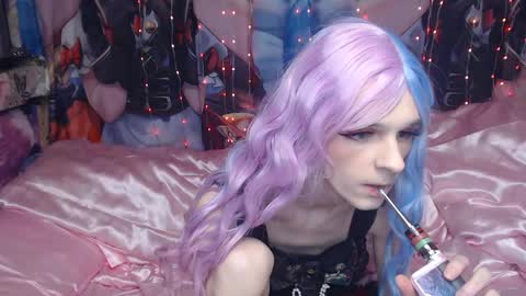 Snapshot of iselestias chatting on 11.23.25 Sele online show from 11.23.25