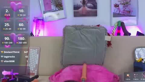 Snapshot of isis_queen_ chatting on 03.08.25 Andrea online show from 03.08.25