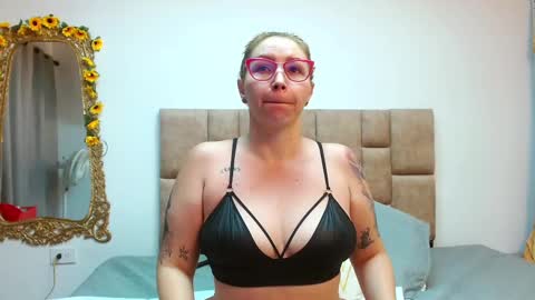 isisduzan online show from 02.12.25