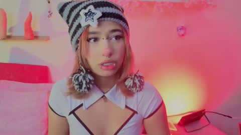 Isisjones18 online show from 10.18.25