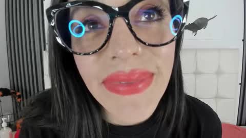 Isis Noir online show from 10.30.25