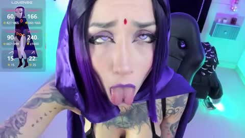 Snapshot of isisraichuu chatting on 11.25.25 Isis Raichu online show from 11.25.25