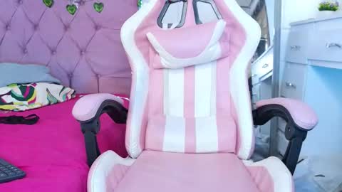 Snapshot of isla_rosee18 chatting on 10.27.25 Isla Rosee18 online show from 10.27.25