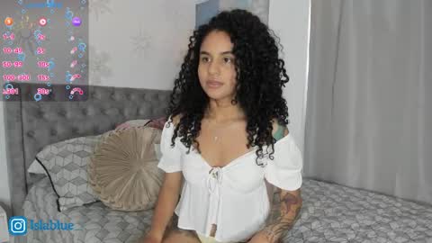 Isla Blue online show from 03.12.26