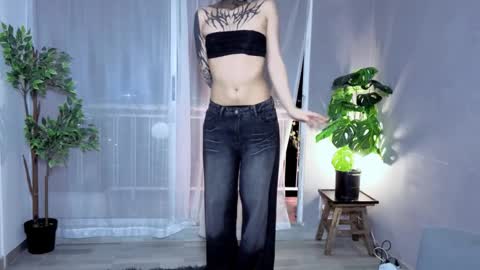 Snapshot of isnotforeveryone chatting on 09.16.25 Julyane online show from 09.16.25