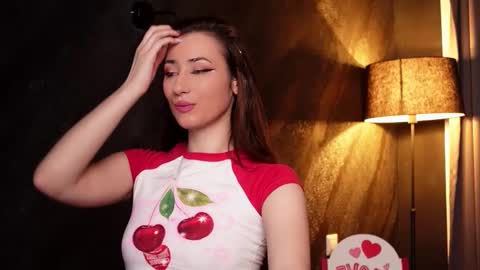 IsoldeBliss online show from 02.18.25