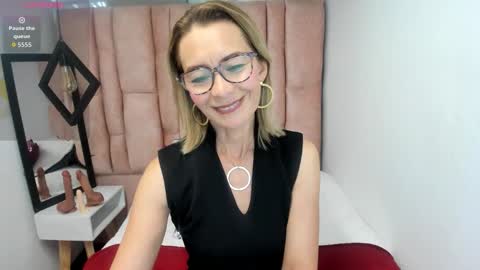 ISSA MILF online show from 03.25.26