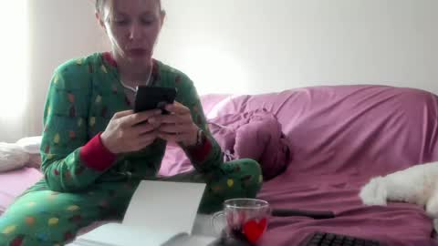 Issabelle online show from 06.05.26