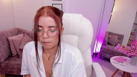 issi_loren online show from 10.24.25