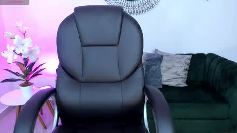 issi_loren online show from 02.26.26