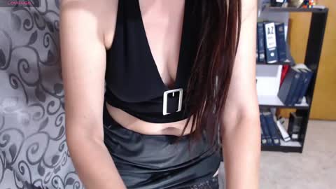 Issy online show from 04.15.26