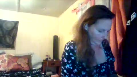 Snapshot of its_kimber chatting on 10.06.25 its kimber online show from 10.06.25