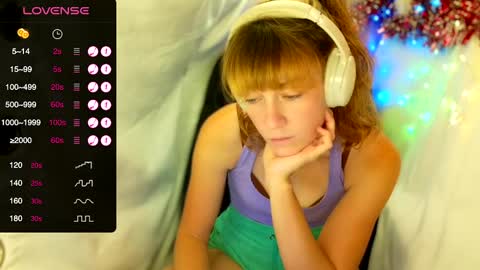Snapshot of its_lily chatting on 12.29.24 Lily online show from 12.29.24