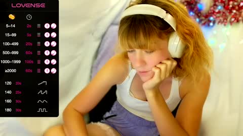 Snapshot of its_lily chatting on 01.07.25 Lily online show from 01.07.25