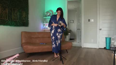 Snapshot of itsabbyrose_ chatting on 11.19.25 Abby Rose online show from 11.19.25