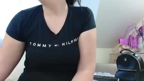 Busty mommy online show from 12.17.25