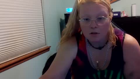 Snapshot of itsglitch222 chatting on 09.22.25 Itsglitchh222 online show from 09.22.25