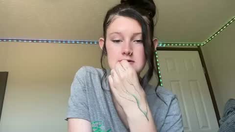 Snapshot of itskaylaaa chatting on 06.08.26 itsKaylaaa online show from 06.08.26