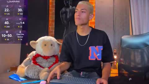 Snapshot of itszairen chatting on 02.19.26 itszairen online show from 02.19.26