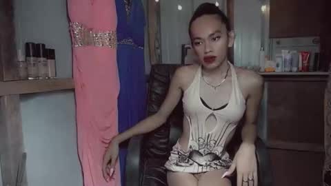 Snapshot of ivan_petiteasian chatting on 12.14.25 ivan online show from 12.14.25