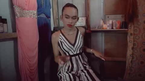 Snapshot of ivan_petiteasian chatting on 12.16.25 ivan online show from 12.16.25