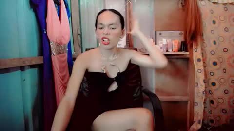 Snapshot of ivan_petiteasian chatting on 12.18.25 ivan online show from 12.18.25