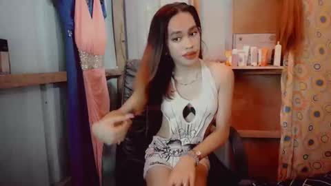 Snapshot of ivan_petiteasian chatting on 12.20.25 ivan online show from 12.20.25