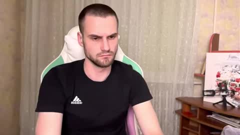 Snapshot of iveran_love1 chatting on 12.14.25 iveran online show from 12.14.25