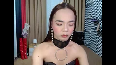 Snapshot of ivonegodwill chatting on 11.23.25 IvoneGodWill online show from 11.23.25