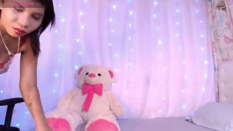 Snapshot of ivonjoness chatting on 12.17.25 Ivon Miss Jones online show from 12.17.25