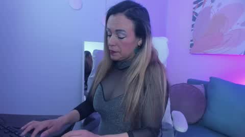 Snapshot of ivonne_4 chatting on 04.22.26 Ivonne online show from 04.22.26