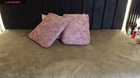 I V O N N E R O S S online show from 03.25.26