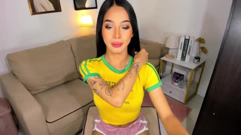 Snapshot of ivorycollins chatting on 12.30.24 kirstenelsie online show from 12.30.24