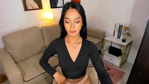 Snapshot of ivorycollins chatting on 01.04.25 kirstenelsie online show from 01.04.25