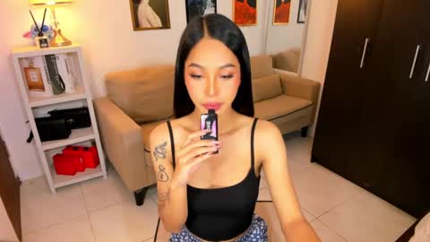 Snapshot of ivorycollins chatting on 02.05.25 kirstenelsie online show from 02.05.25