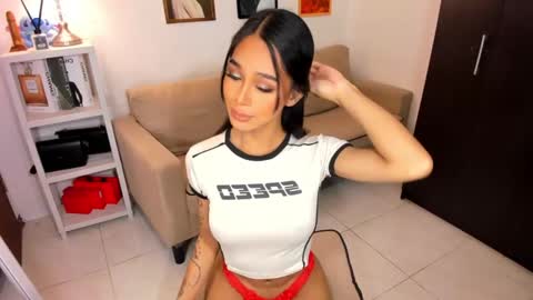 Snapshot of ivorycollins chatting on 02.07.25 kirstenelsie online show from 02.07.25