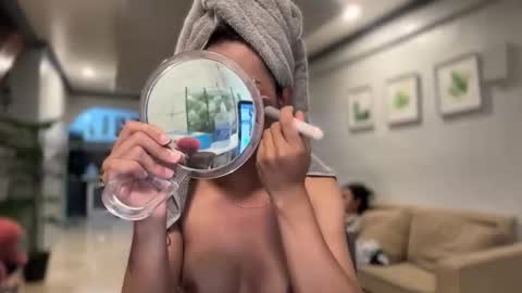 Snapshot of ivorycollins chatting on 10.15.25 kirstenelsie online show from 10.15.25