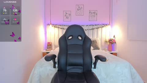 Snapshot of ivy___collins chatting on 01.15.25 maria online show from 01.15.25