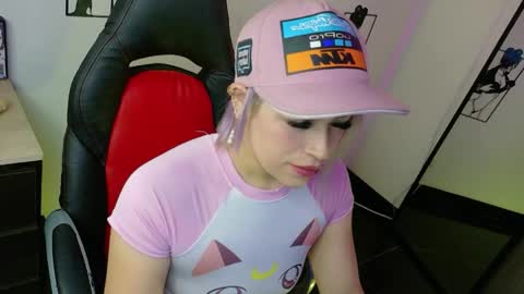 Snapshot of ivy__taylorr chatting on 04.14.26 Diana Rojas online show from 04.14.26