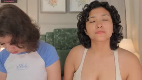 Snapshot of ivy_and_molly chatting on 12.12.24 Ivy and Molly online show from 12.12.24