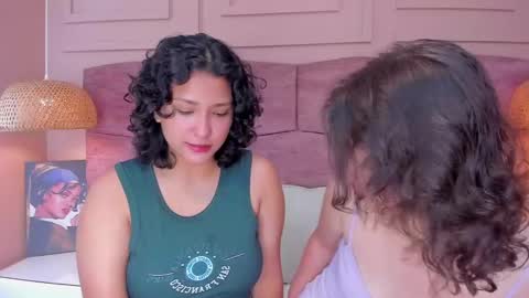 Snapshot of ivy_and_molly chatting on 03.04.25 Ivy and Molly online show from 03.04.25