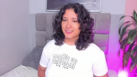 Snapshot of ivy_and_molly chatting on 09.23.25 Ivy and Molly online show from 09.23.25