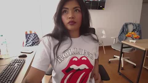 Snapshot of ivy_soul chatting on 01.12.25 IVY online show from 01.12.25