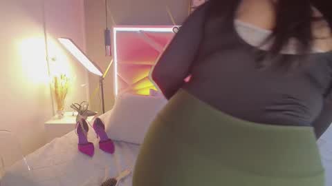 Snapshot of ivy_soul chatting on 10.12.25 IVY online show from 10.12.25