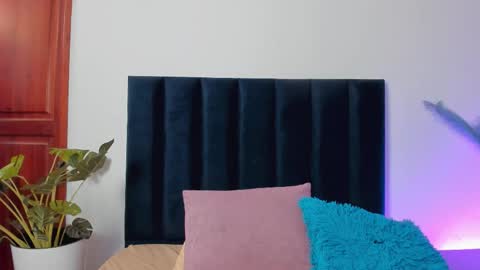 Snapshot of ivyjhonss chatting on 10.14.25 IvyJhonss online show from 10.14.25