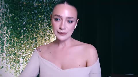 Snapshot of ivyjonson chatting on 02.01.25 Miss Ivy online show from 02.01.25