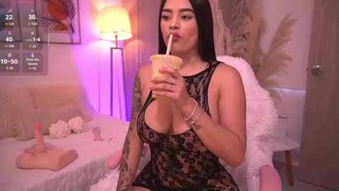 Annie online show from 11.23.25